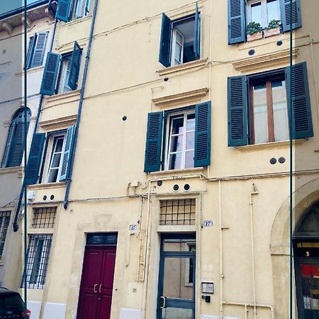 Un Punto Al Cuore A Verona Luaran gambar